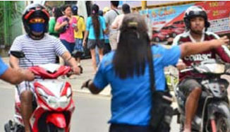만다웨이・라푸라푸시, 얼굴 가리는 마스크 헬멧 단속